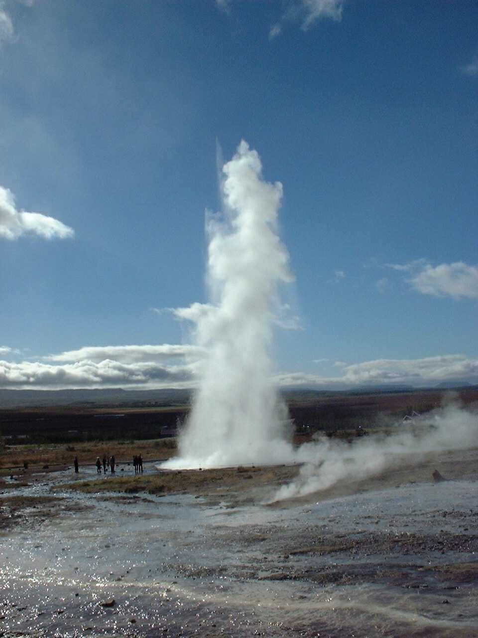 Geyser attempts to cook IMAGES SciCom members